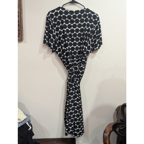 Plus size black with circular white print classic wrap dress by avenue, 18/20 - Picture 3 of 5